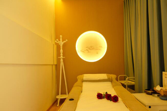 上海静安日式指压的寂静美学：在按压中听见雪落的声音